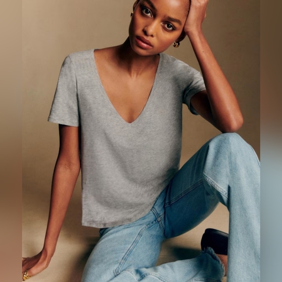 Sezane Short Sleeve V-neck T-shirt - Picture 4 of 4